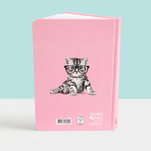 Laden Sie das Bild in den Galerie-Viewer, STUDIO PETS – A5-NOTEBOOK &quot;TABBY&quot; (HARDCOVER)
